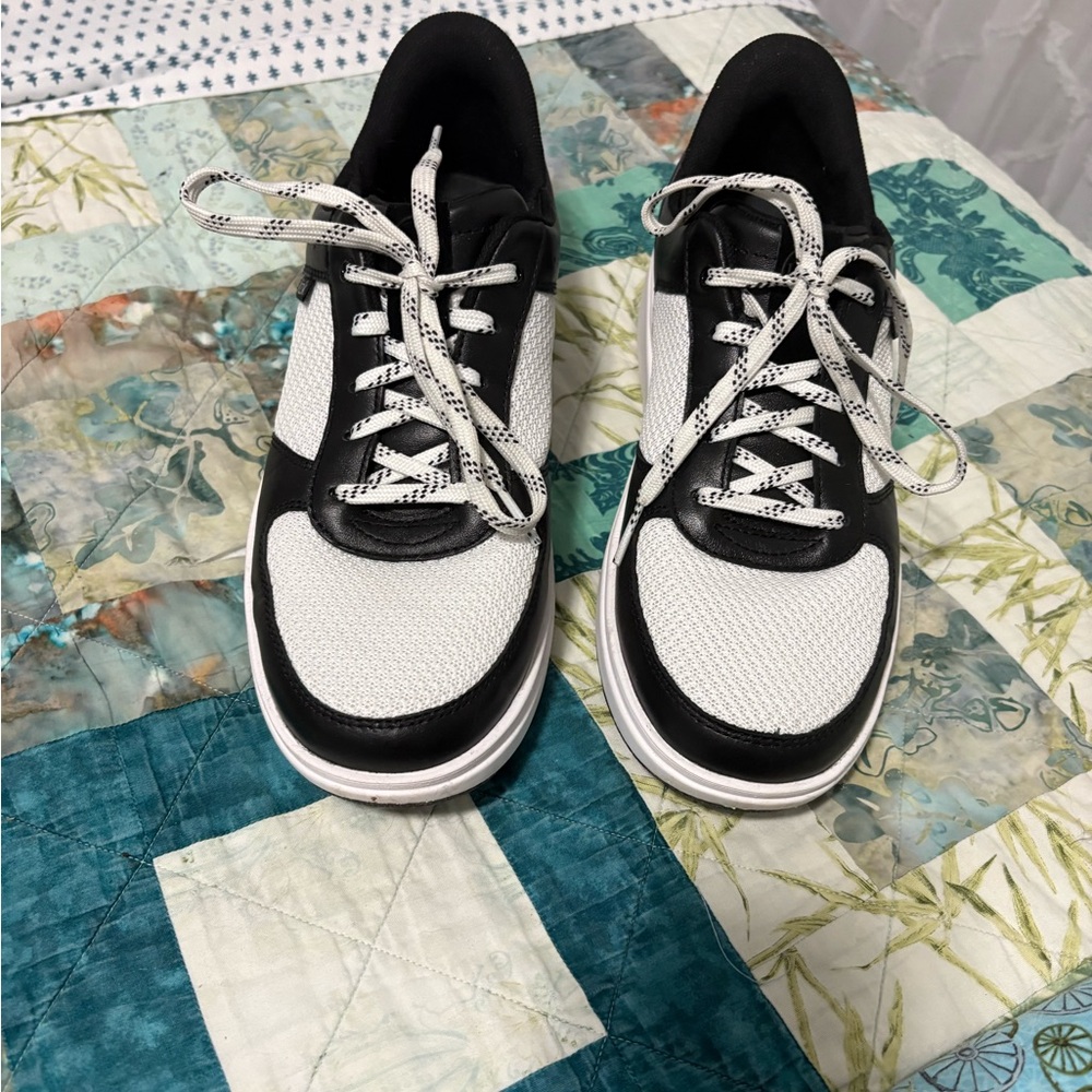 Kizik Brisbane, women’s size 8.5